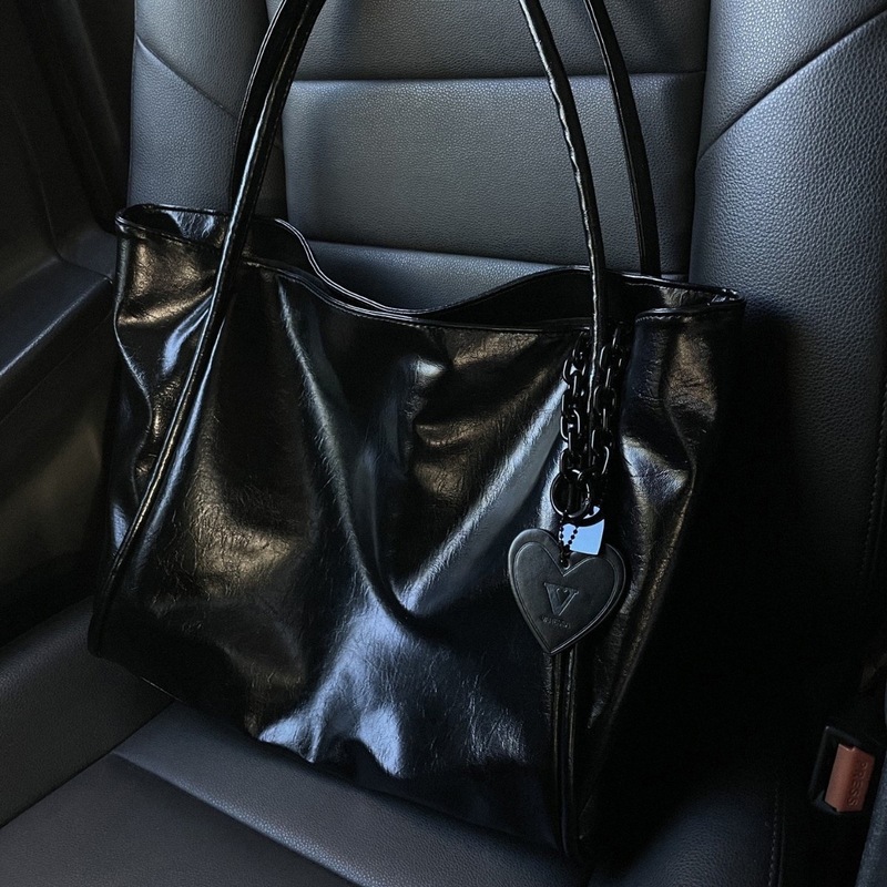 Leatherwork Bag - 2026Dark Cupid'in yeni kalp şeklindeki kolye